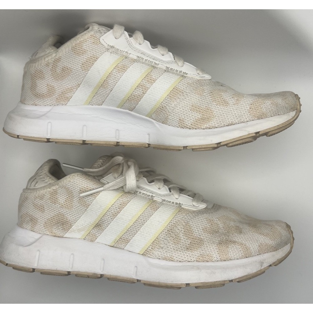 adidas Swiftrun Women's Athletic Sneakers White/Gold Size 7.5‎ Excellent